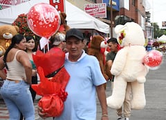 Cali: El comercio en Cali se prepara con diferentes estrategias para la celebración del día del amor y amistad. Foto José L Guzmán. EL País