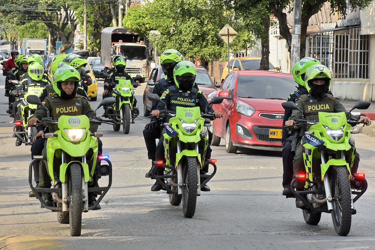 Tras el anuncio del Alcalde Alejandro Eder de que la Policia Metropolitana se tome las calles de la ciudad, se puede evidenciar la presencia de la fuerza pública con controles de vigilancia y seguridad en los barrios de cali.