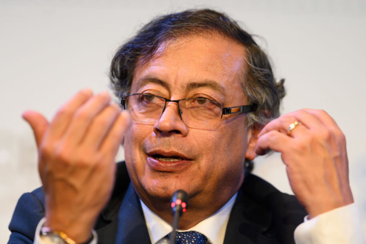 El presidente colombiano, Gustavo Petro durante una conferencia de prensa en la Cumbre de la Comunidad de Estados Latinoamericanos y Caribeños (CELAC) en Buenos Aires, el 24 de enero de 2023 (Foto de Manuel Cortina/SOPA Images/LightRocket vía Getty Images)