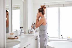 Elimine los olores desagradables en su baño de forma rápida y efectiva con estos ingeniosos trucos caseros.