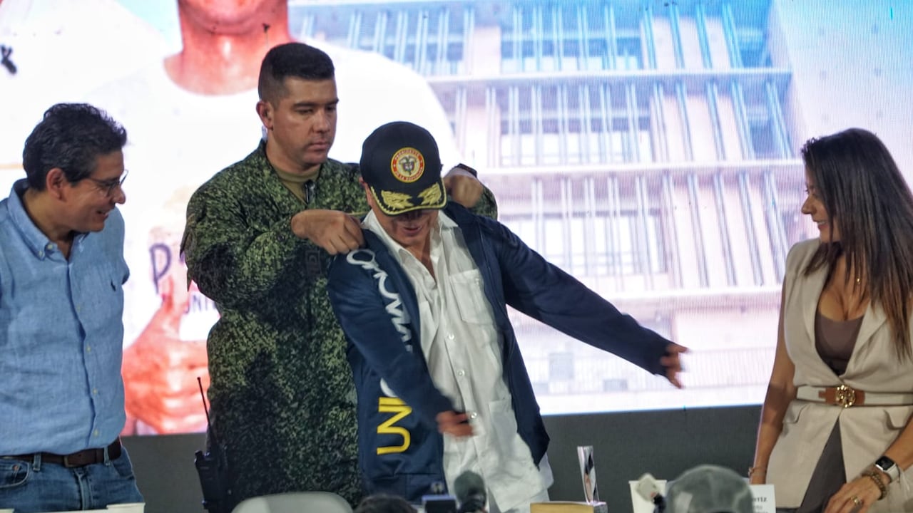 El presidente Gustavo Petro en su llegada a Yumbo, Valle del Cauca.