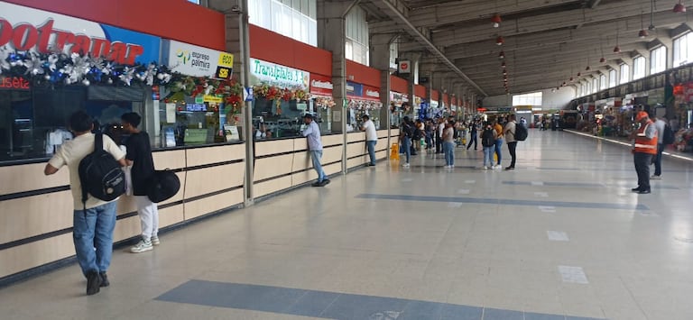 Este fue el panorama que se registró en las horas de la mañana de este lunes 15 de diciembre en la terminal de transporte de Popayán, pocas personas se atreven a viajar durante estos días por el temor de quedar en medio de las acciones armadas del ELN.