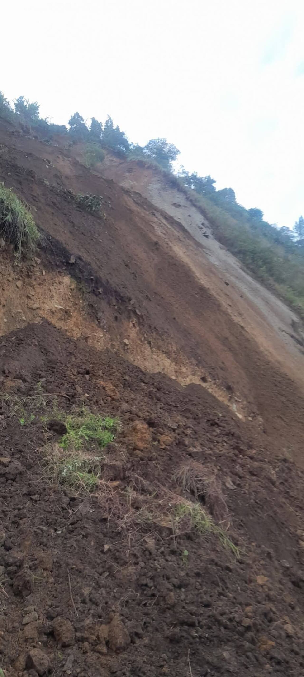 Las constantes lluvias en esta parte del oriente del Cauca causan una serie de derrumbes en las vías de la zona rural del municipio de Páez-Belalcázar y otros como Inzá.