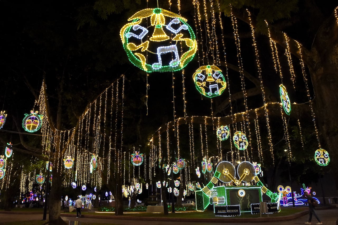 Pruebas técnicas del Alumbrado Navideño 'Cali, un Sorprendente Relato Popular'.