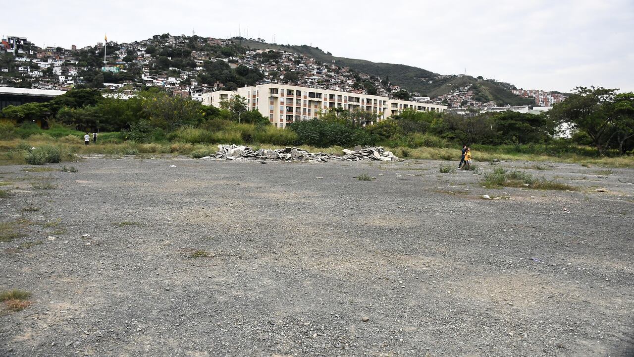 Cali: antiguo lote de la carpa de la 50. Foto José L Guzmán. EL País, Cali