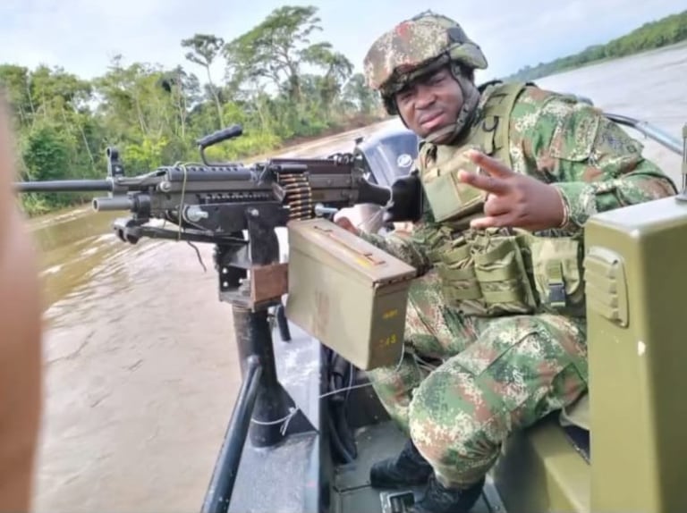 Jeison Mena Hurtado, soldado profesional de 29 años, falleció en el accidente del avión Hércules en Putumayo, que dejó 70 víctimas mortales. Su familia confirmó que la última comunicación con él ocurrió horas antes del siniestro.