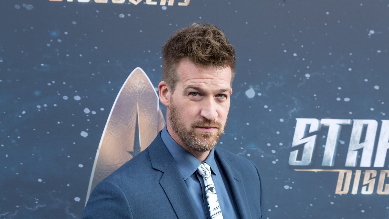 El actor canadiense Kenneth Mitchell falleció el pasado 24 de febrero.
