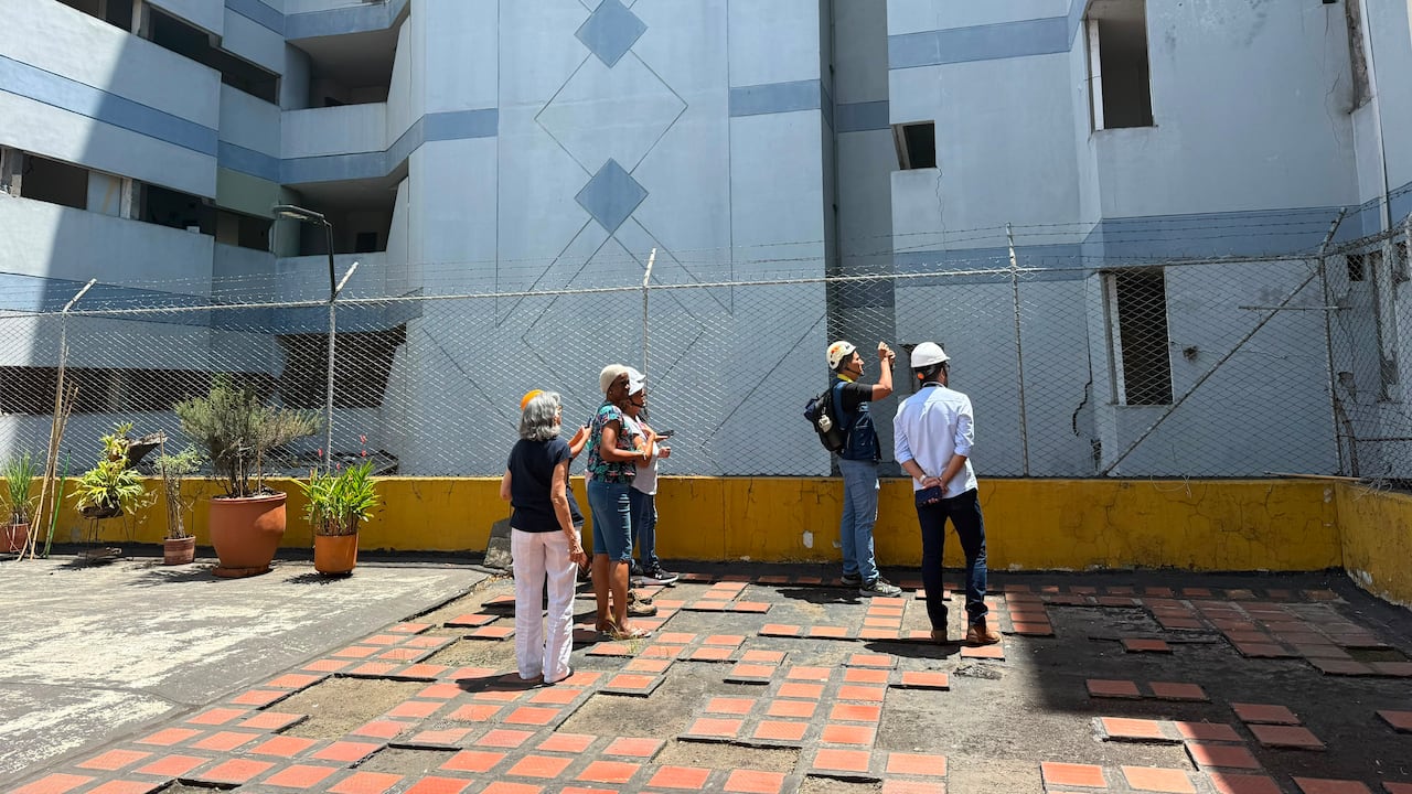 Visita de inspección al edificio Arábico del sur de Cali.