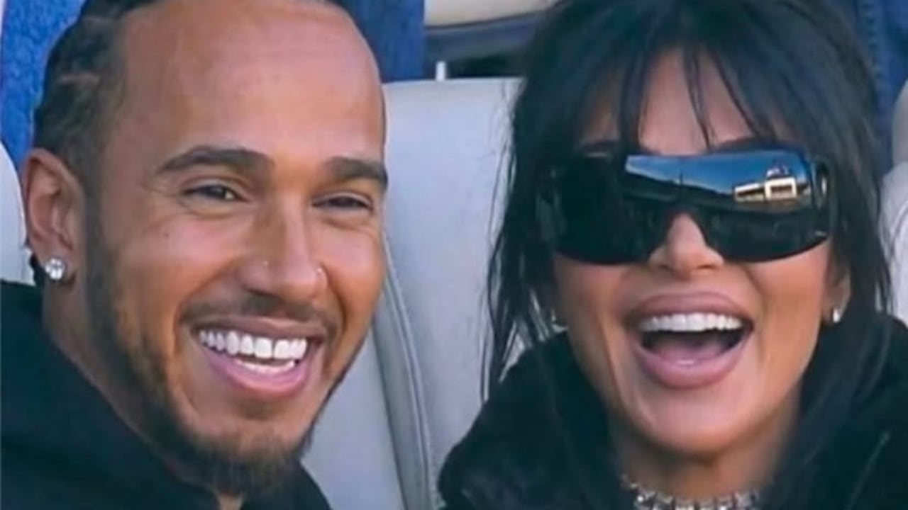 Kim Kardashian y Lewis Hamilton en el Super Bowl 2026.