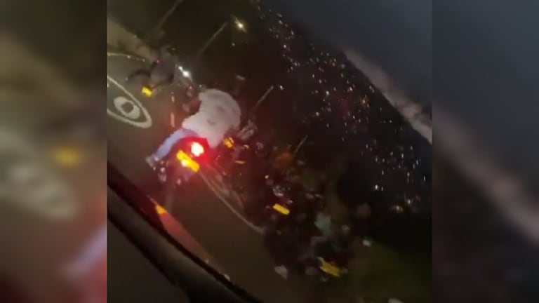 Vuelve y juega: caos en Cali por realización de piques ilegales en la avenida circunvalar.