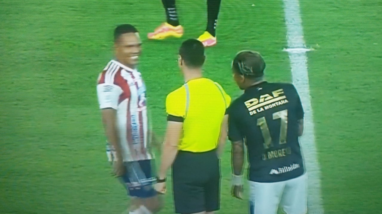 Bacca y Dayro se burlaron de lo que sucedió en el arranque del partido.