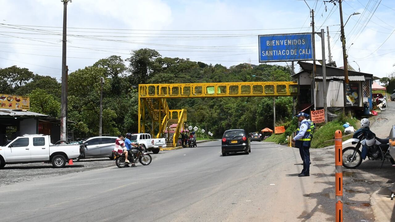 Movilidad y tránsito en el Km. 18 en la vía al mar de este puente festivo 10 de junio en el Valle del Cauca.