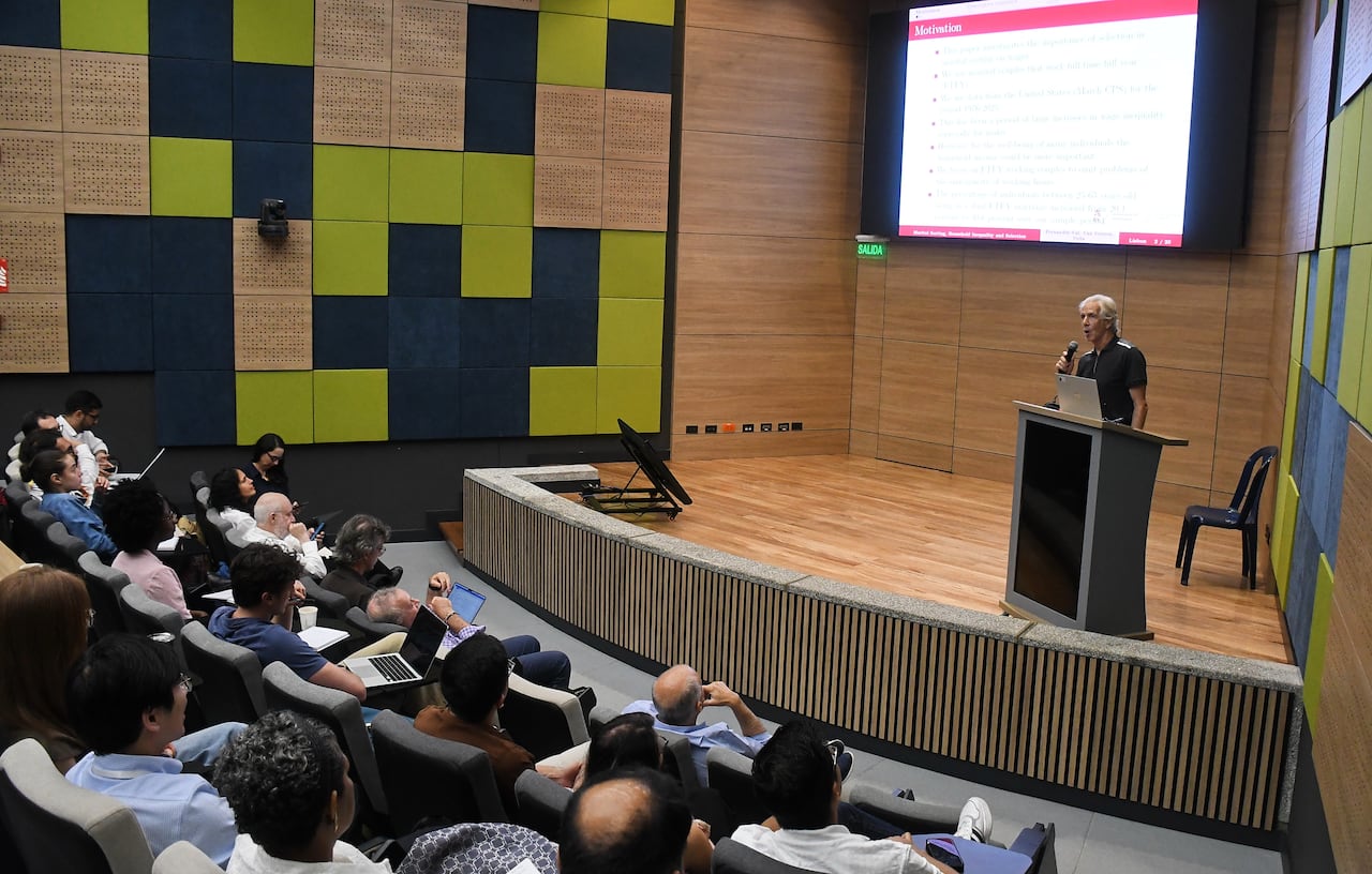 Cali: Comercial, Foro de Movilidad, Icesi.