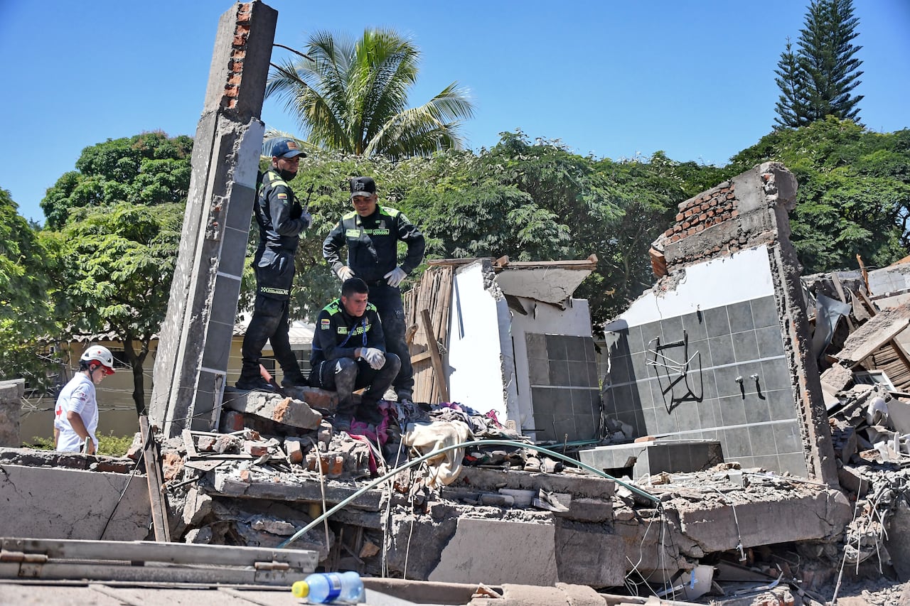 Terremoto en Cali, edificio Torres del Limonar en el sur de la ciudad, con magnitud 7.2 de escala de Richter, epicentro en San José del Palmar en Choco, Foto José L Guzmán. El País.