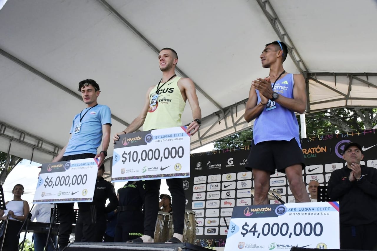 Mejores colombianos de los 42K
Primer lugar: Carlos Mario Patiño 10.000.000 millones
Segundo lugar: Santiago Zerda 6.000.000 millones de pesos
Tercero: Edison Bernal 4.000.000 millones de pesos