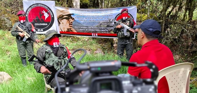 El anuncio sobre el cese unilateral armado y las garantías para la jornada electoral fue entregado durante una entrevista concedida a un periodista del suroccidente colombiano.