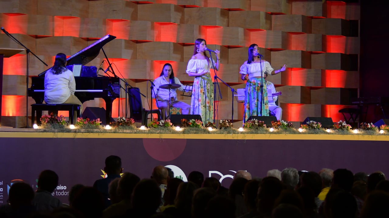 Gran final del Mono Nuñez en Ginebra Valle,don de los ganadores fueron instrumental trío Plenilunio de Bogota y en categoría vocal el dueto Florecer Andino de Caldas.