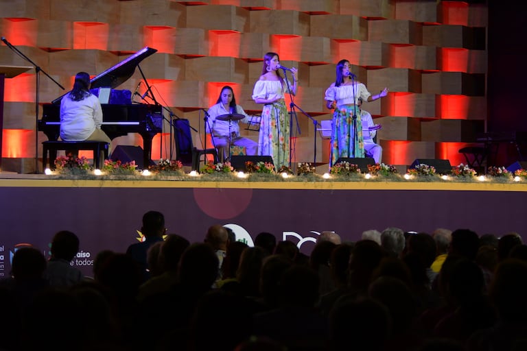 Gran final del Mono Nuñez en Ginebra Valle,don de los ganadores fueron instrumental trío Plenilunio de Bogota y en categoría vocal el dueto Florecer Andino de Caldas.