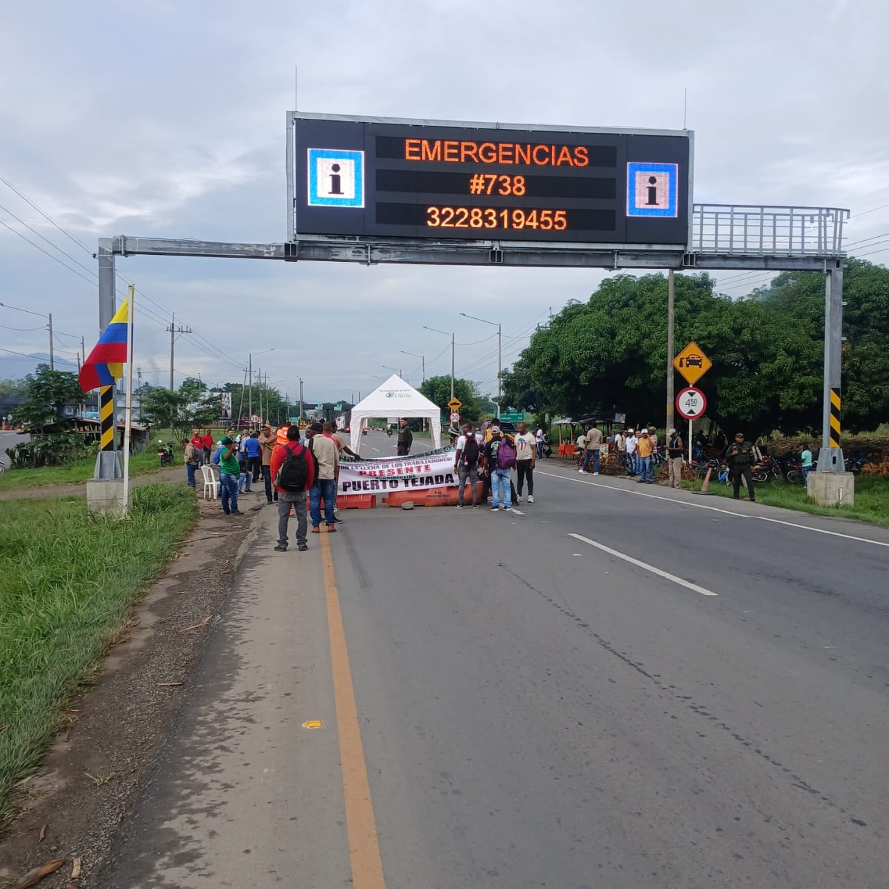 Protesta extrabajadores del ingenio La Cabaña en el Cauca causa bloqueo en diferentes puntos de la vía internacional Panamericana, situaciones que se presenta en la mañana de este martes 16 de junio.