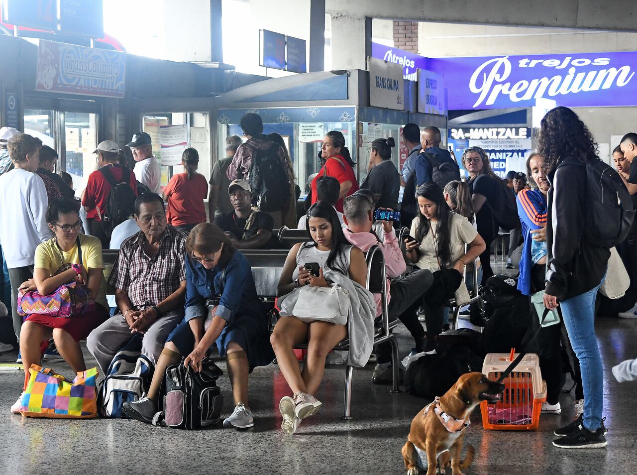 Continua con mucha gente el terminal de Transporte terrestre de Cali por estos dias , personas que salen de la ciudad con diferentes destinos debido a la Semana Santa. Fotos Wirman Rios / El Pais.