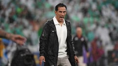 Diego Arias dirigiendo a Atlético Nacional en la final de la Liga BetPlay ante Junior.