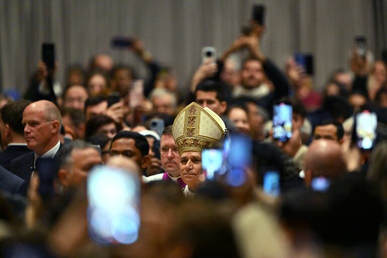 Pope Leo XIV arrives to lead the hristmas Eve mass at St Peter's Basilica in the Vatican on December 24, 2025. (Photo by Andreas SOLARO / AFP)