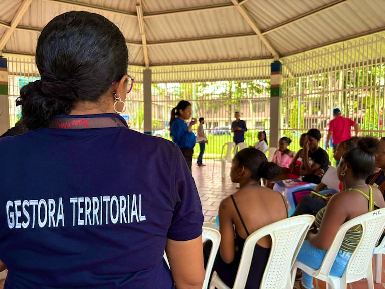 Muchos de los jóvenes que hacen parte del programa de la Alcaldía no han terminado el bachillerato, por lo que son apoyados para que realicen sus estudios. Además se realizan otras actividades.