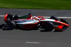 Sebastián Montoya abordo de su coche en la Fórmula 2.