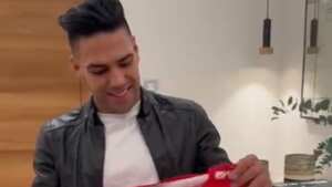 Falcao García revolucionó las redes sociales con la camiseta de Fortaleza en sus manos