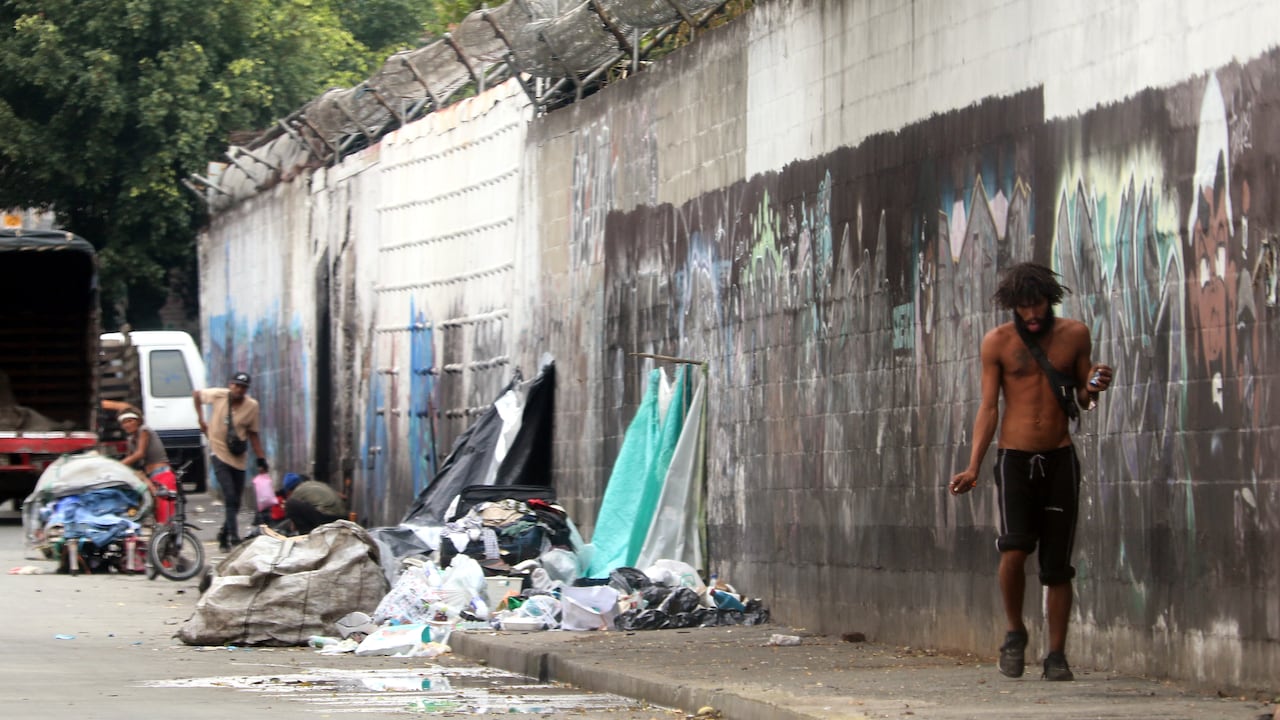 El País denuncia, los vecinos del barrio Bretaña se quejan por la llegada de habitantes de calle a su barrio lo que ha aumentado la inseguridad y las basuras en el sector.