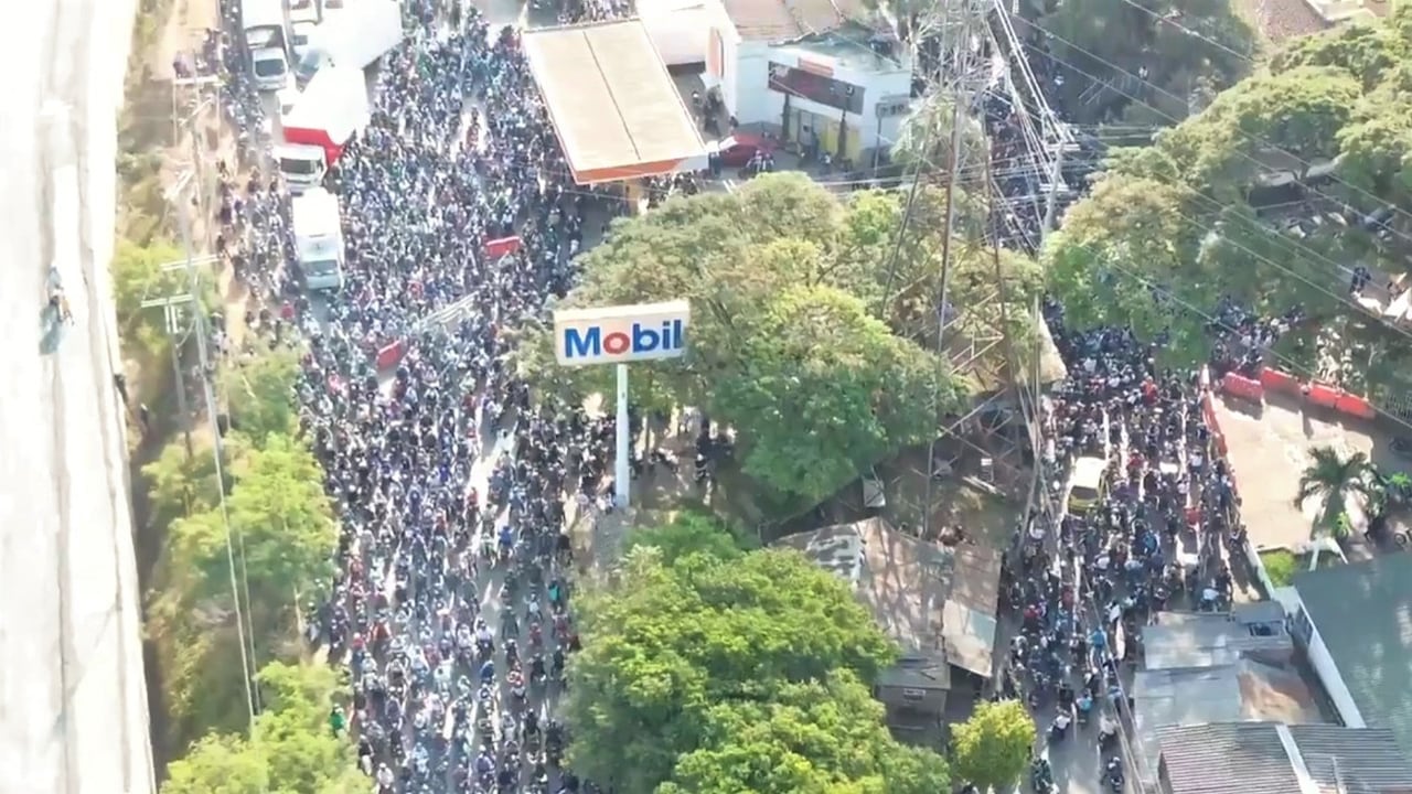 Trancón en el puente de Juanchito.