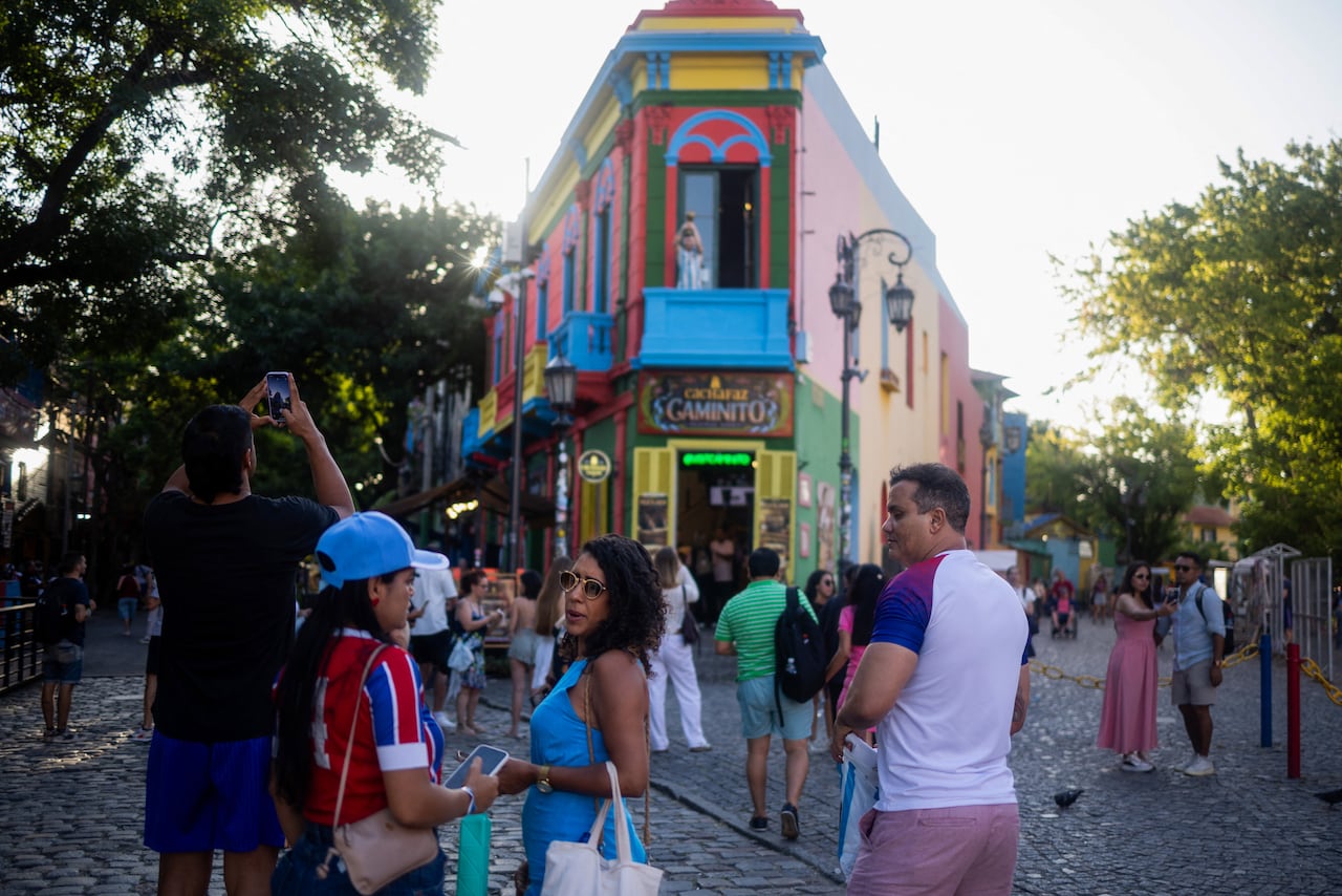 El tradicional Caminito es uno de los imperdibles al visitar la ciudad.