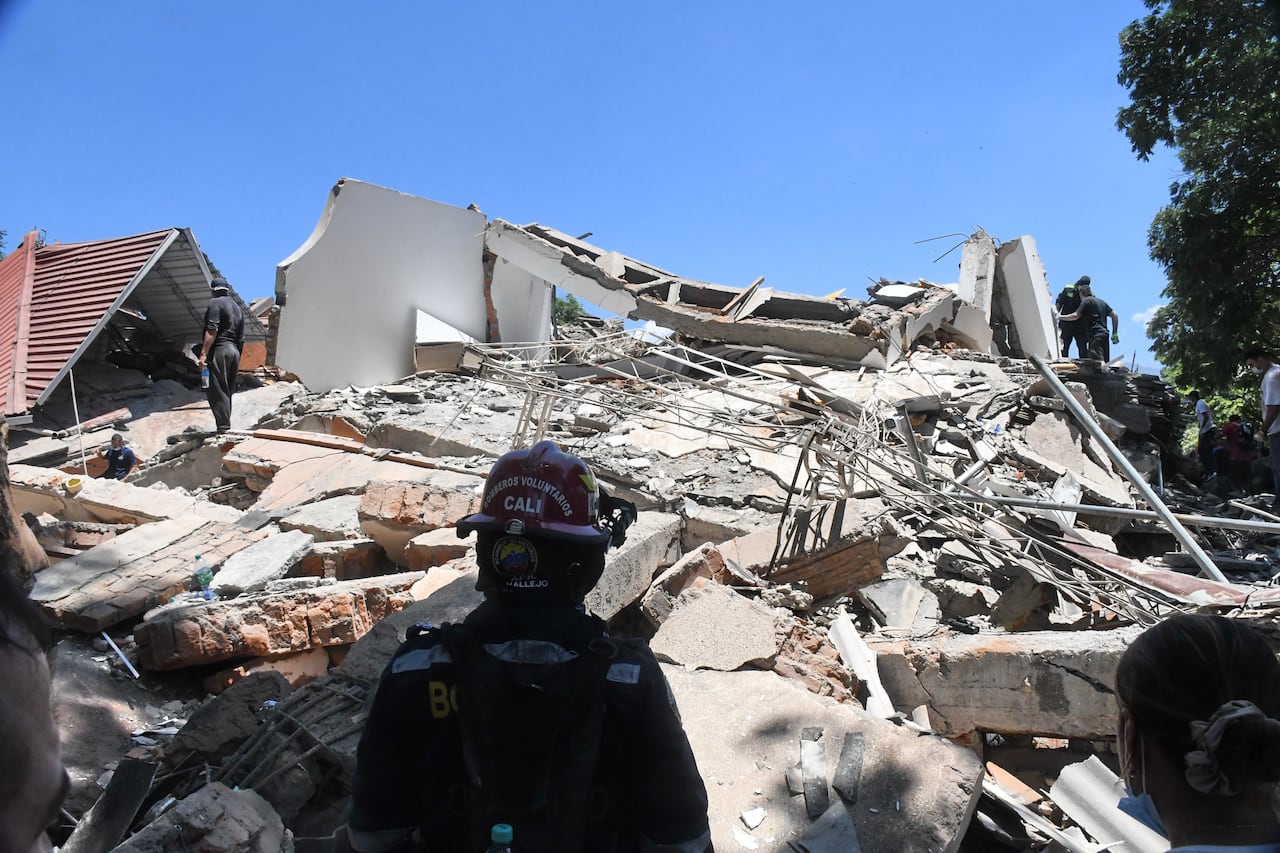 Terremoto en Cali, edificio Torres del Limonar en el sur de la ciudad, con magnitud 7.2 de escala de Richter, epicentro en San José del Palmar en Choco, Foto José L Guzmán. El País.