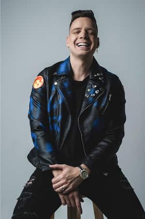 Con mi esposa (la empresaria Yulbert Zambrano) trabajamos todo el día.
En la casa ella tiene su oficina y yo mi estudio. Yo volteo a ver en qué la puedo ayudar y ella, lo mismo”.