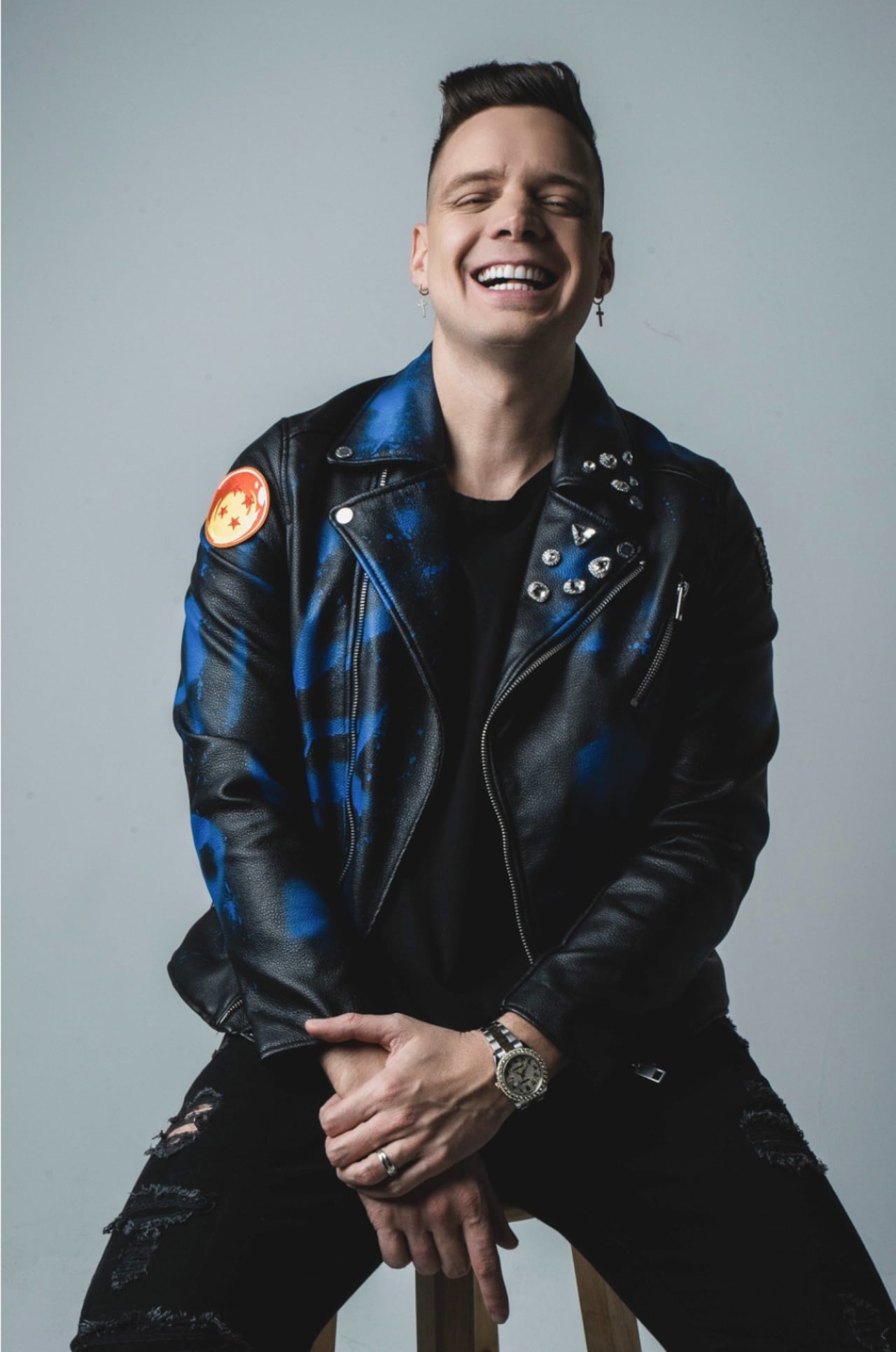 Con mi esposa (la empresaria Yulbert Zambrano) trabajamos todo el día.
En la casa ella tiene su oficina y yo mi estudio. Yo volteo a ver en qué la puedo ayudar y ella, lo mismo”.