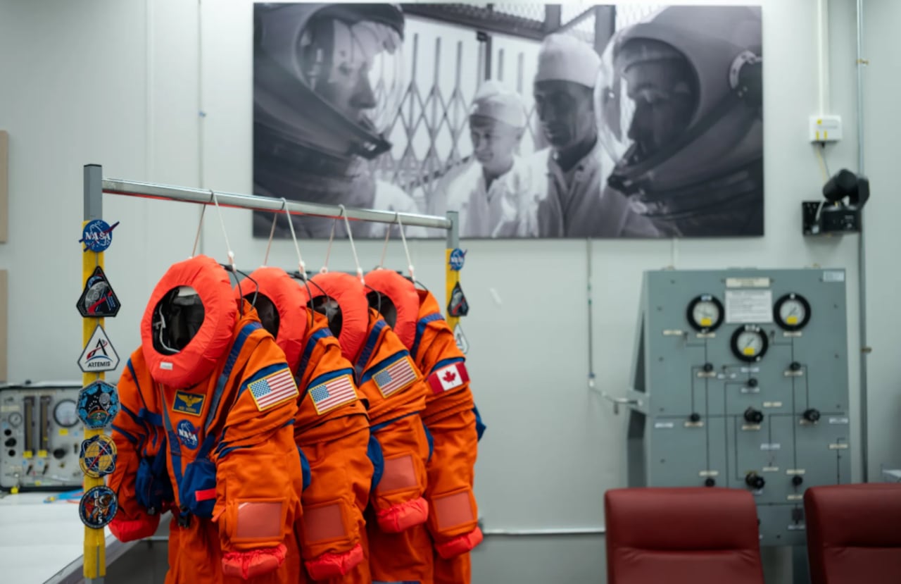 Los trajes para los cuatro astronautas a bordo de la misión ya están listos.
