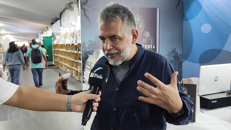 Con su mensaje a los jóvenes escritores, Mendoza insistió en que “solo la disciplina permite construir una obra literaria sólida”.