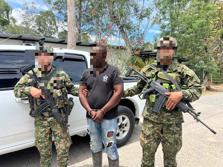 Alias ‘Morcilla’ fue capturado en el municipio de Suárez durante un operativo conjunto entre el Ejército Nacional, la Fuerza Aérea y la Policía.