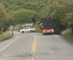 Los disidentes de las Farc ejecutaron un retén en la vía Popayán-Pasto para después apoderarse de las dos tractomulas.