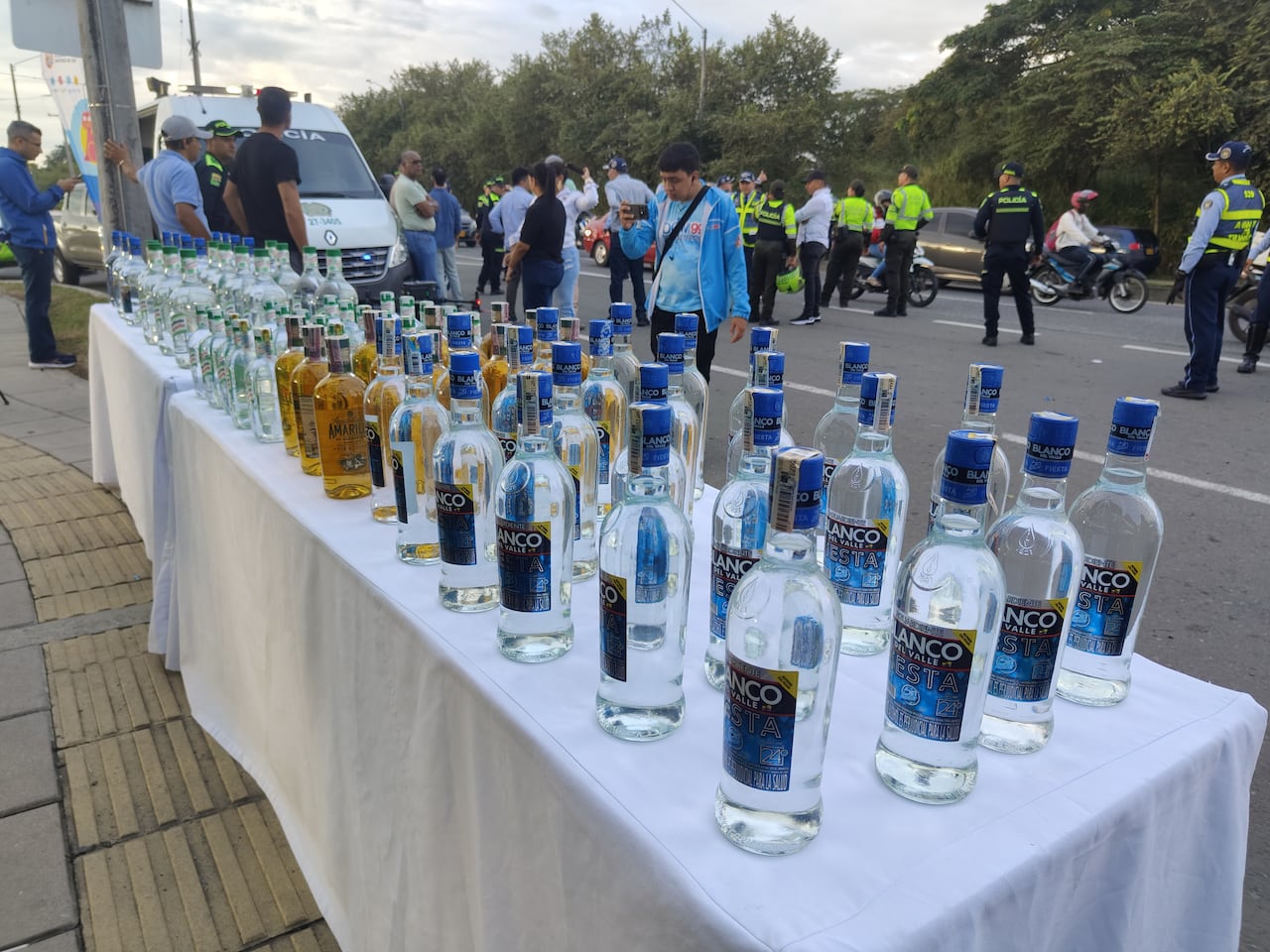 Cali: Operativos viales navidad y incautación de licor adulterado