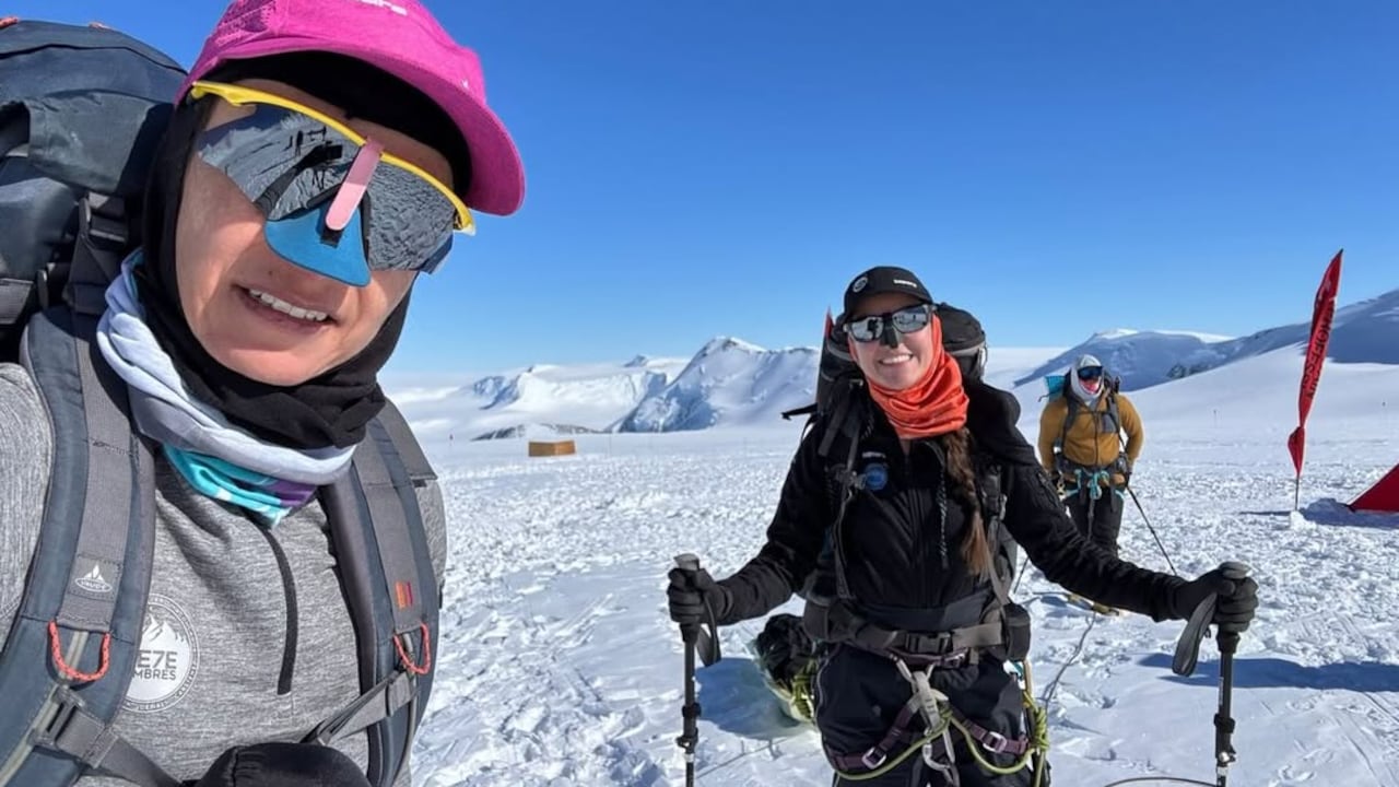 Ana María Giraldo y Ana Isabel Bustamante culminaron con éxito el ascenso a una de las montañas más frías del mundo.