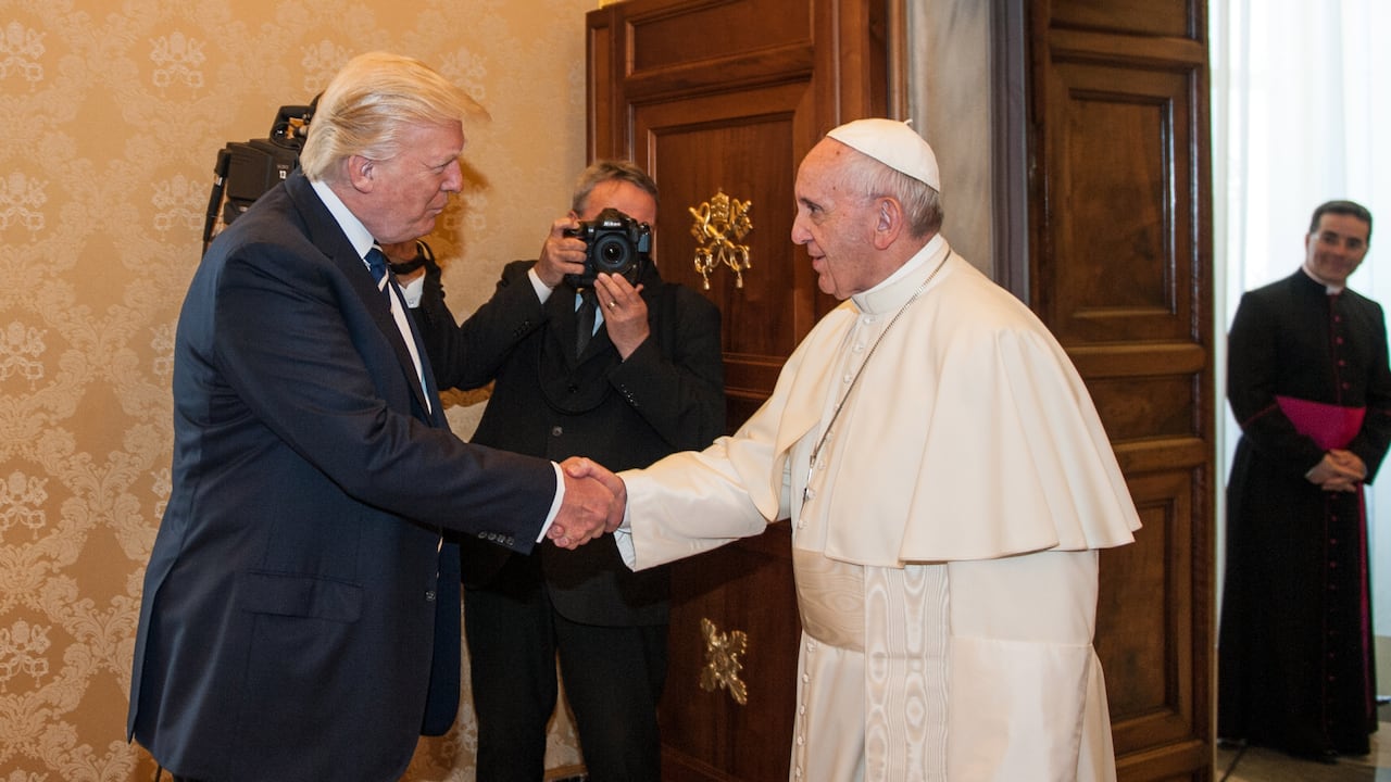 Donald Trump junto al papa Francisco en 2017.
