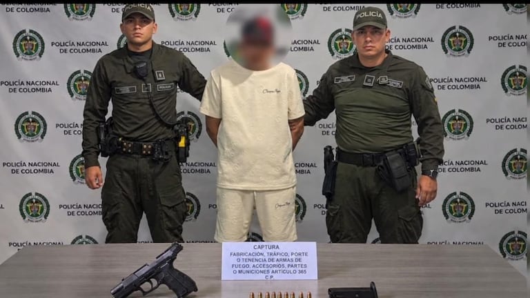 En dos procedimientos aislados, se incautaron armas de fuego y munición para la misma