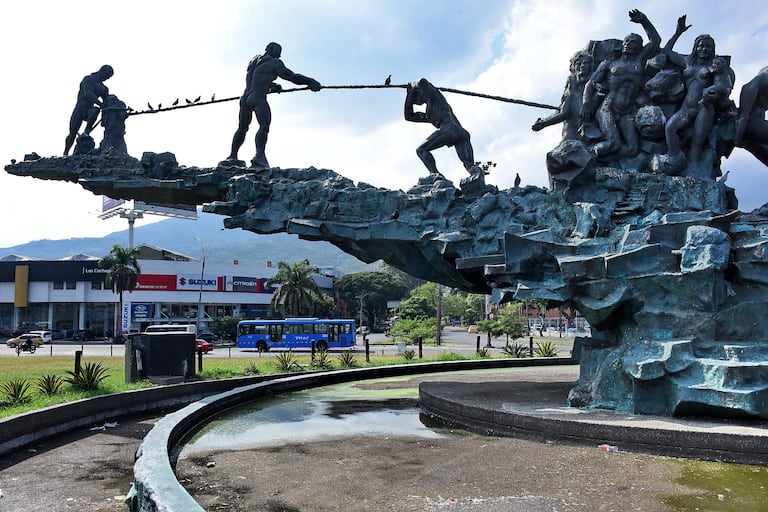 Abandono Monumento de la Solidaridad y Vía en Mal estado Calle 34 con Avenida 2 NORTE