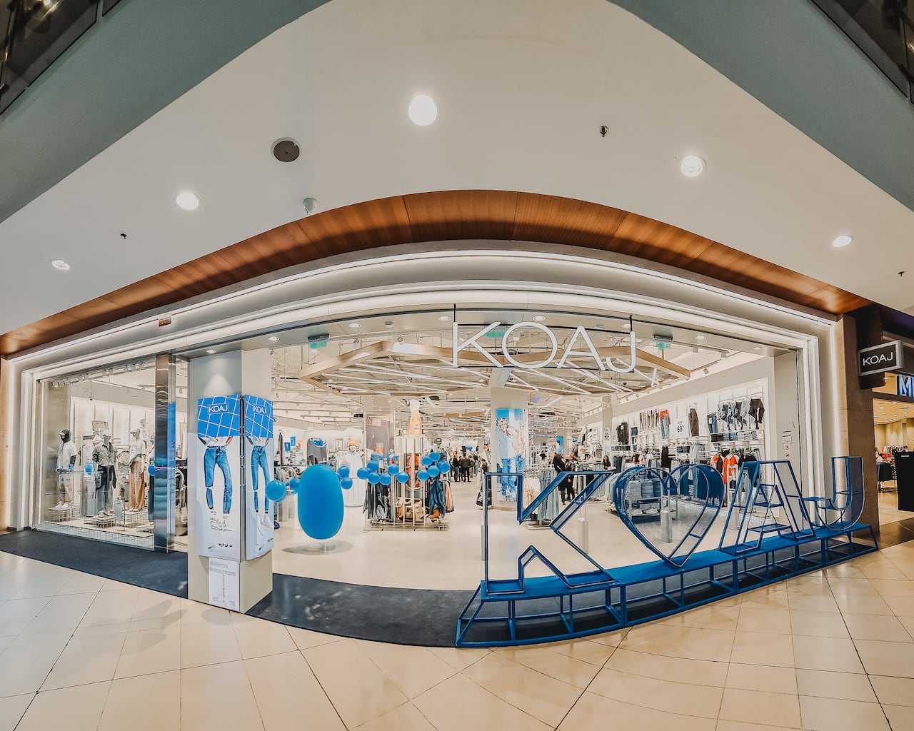 Nueva megatienda de KOAJ en Titán Plaza en Bogotá