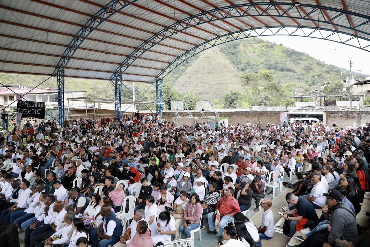 Entregada de poliderpotivo en Argelia, Cauca.