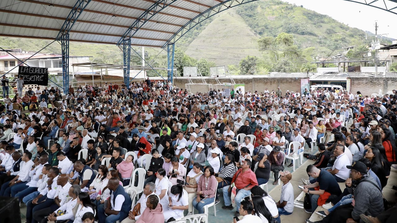 Entregada de poliderpotivo en Argelia, Cauca.
