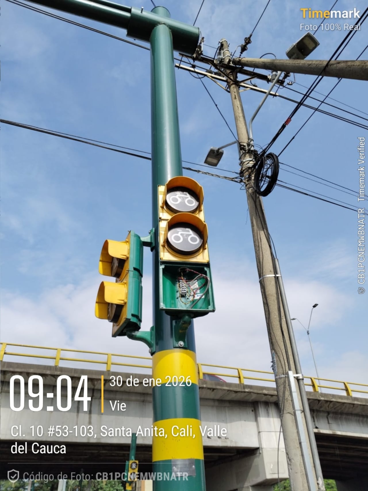 Semáforo sin funcionamiento por el hurto al cableado.