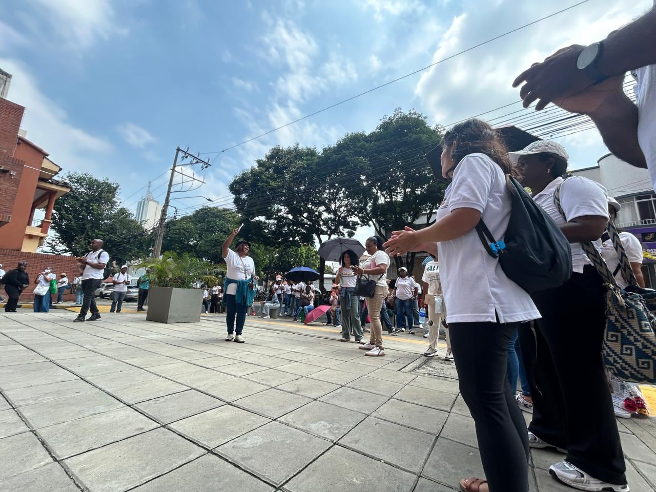 Plantón pacífico en las instalaciones de la Secretaría de Educación de Cali, miércoles 14 de enero de 2026.