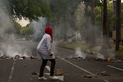 Los bloqueos en el sur de Cali han paralizado el tránsito en corredores principales como la Avenida Pasoancho y la Carrera 100. Los desvíos del MÍO y los cierres preventivos en torno a la Universidad del Valle han afectado la movilidad de miles de personas y alterado la rutina de toda la zona.